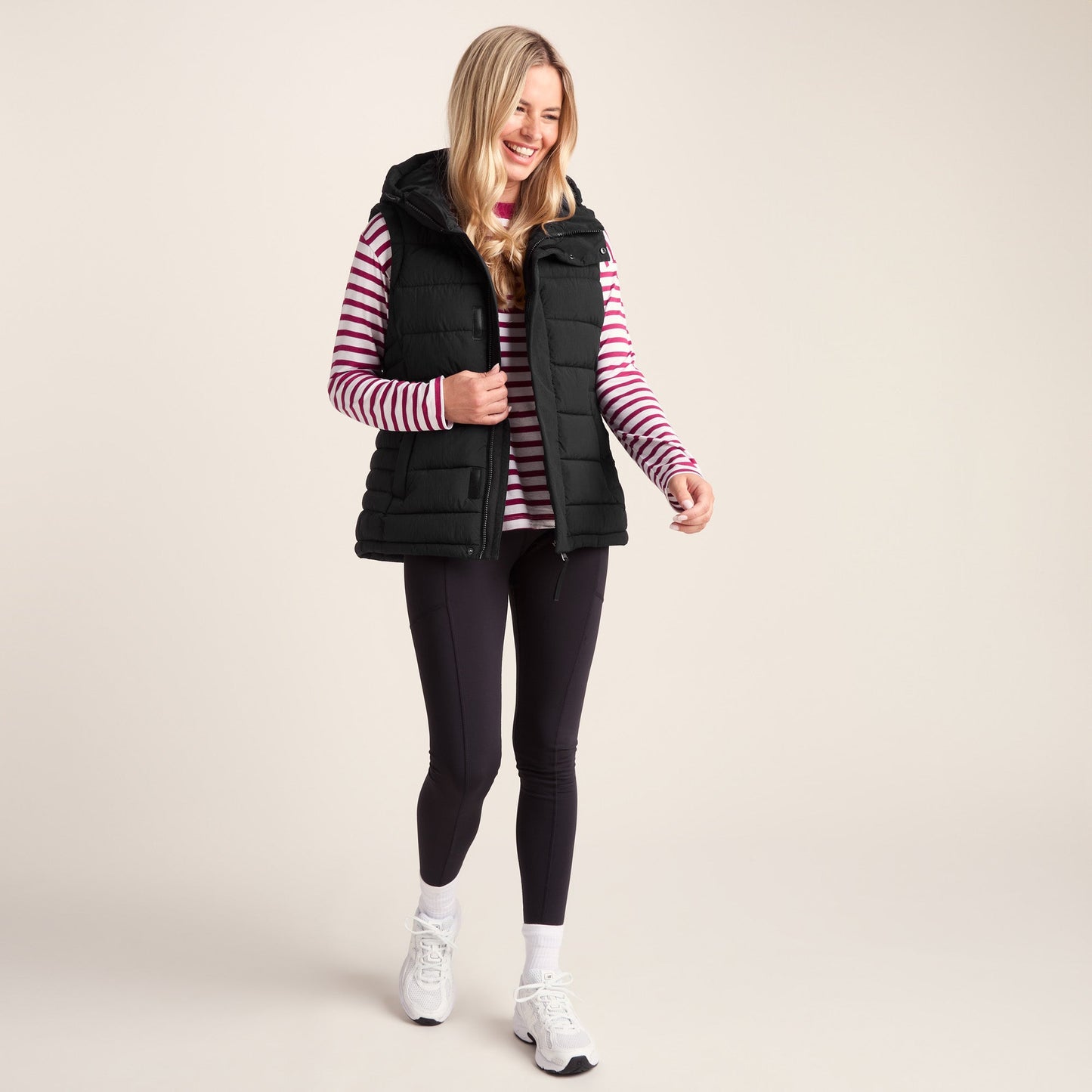 Wyness Womens Shower Resistant Insulated Jacket - Black