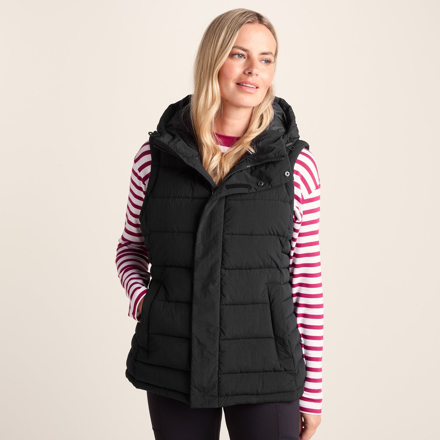 Wyness Womens Shower Resistant Insulated Jacket - Black