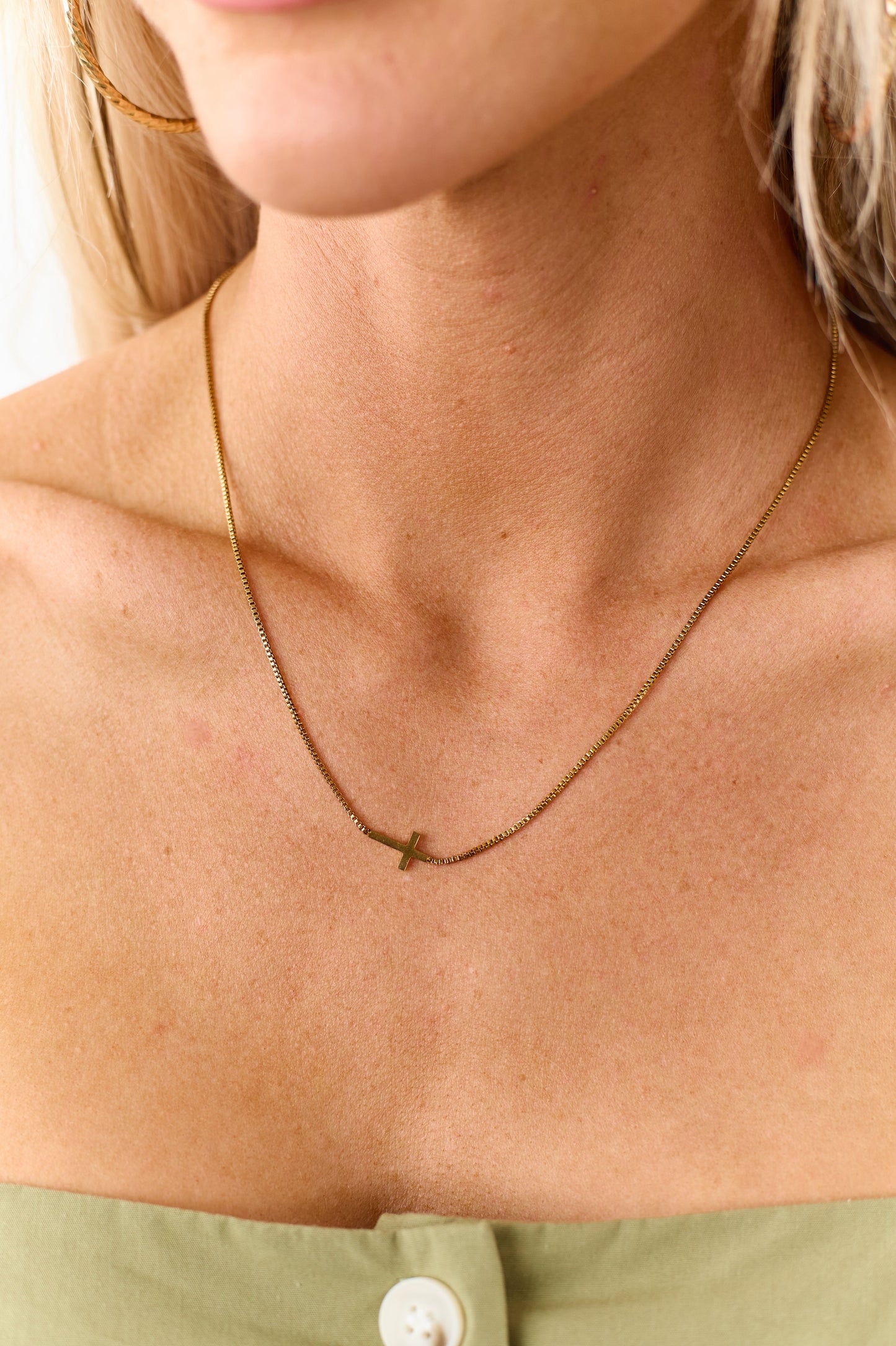 Gold Cross Pendant Chain Necklace