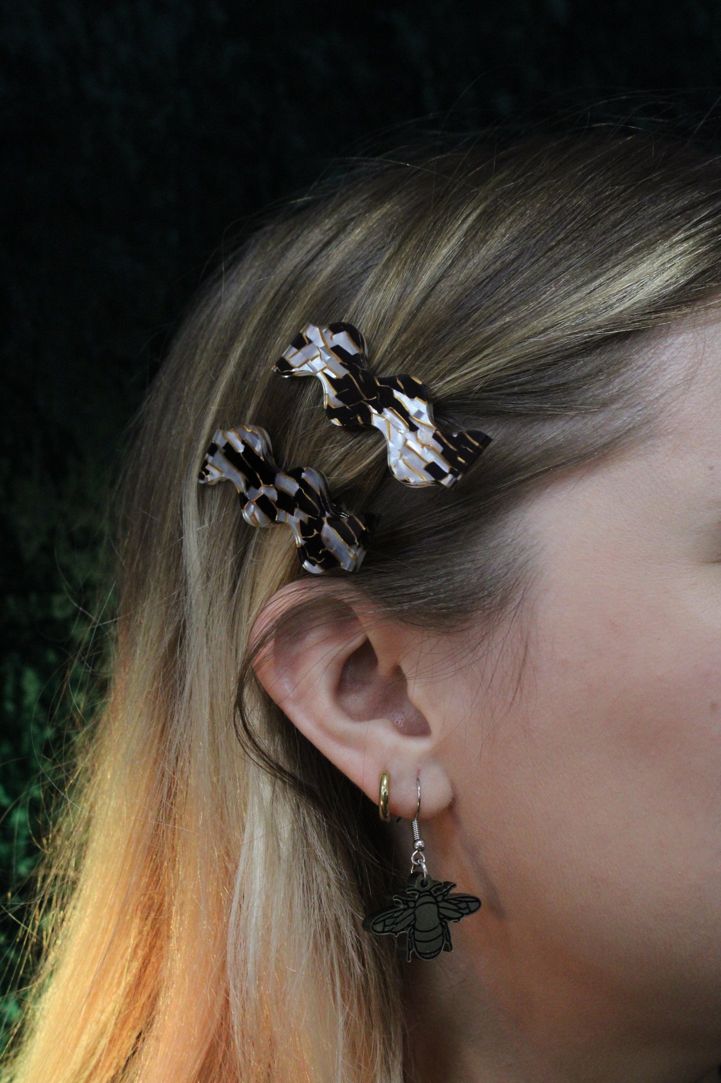 White and Gold Wavy Hair Clips