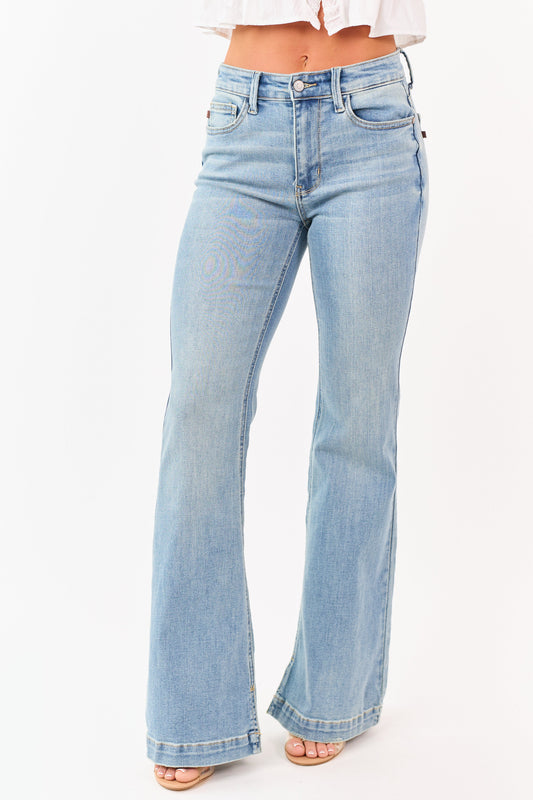 Judy Blue Medium Wash Mid Rise Stretchy Flare Jeans