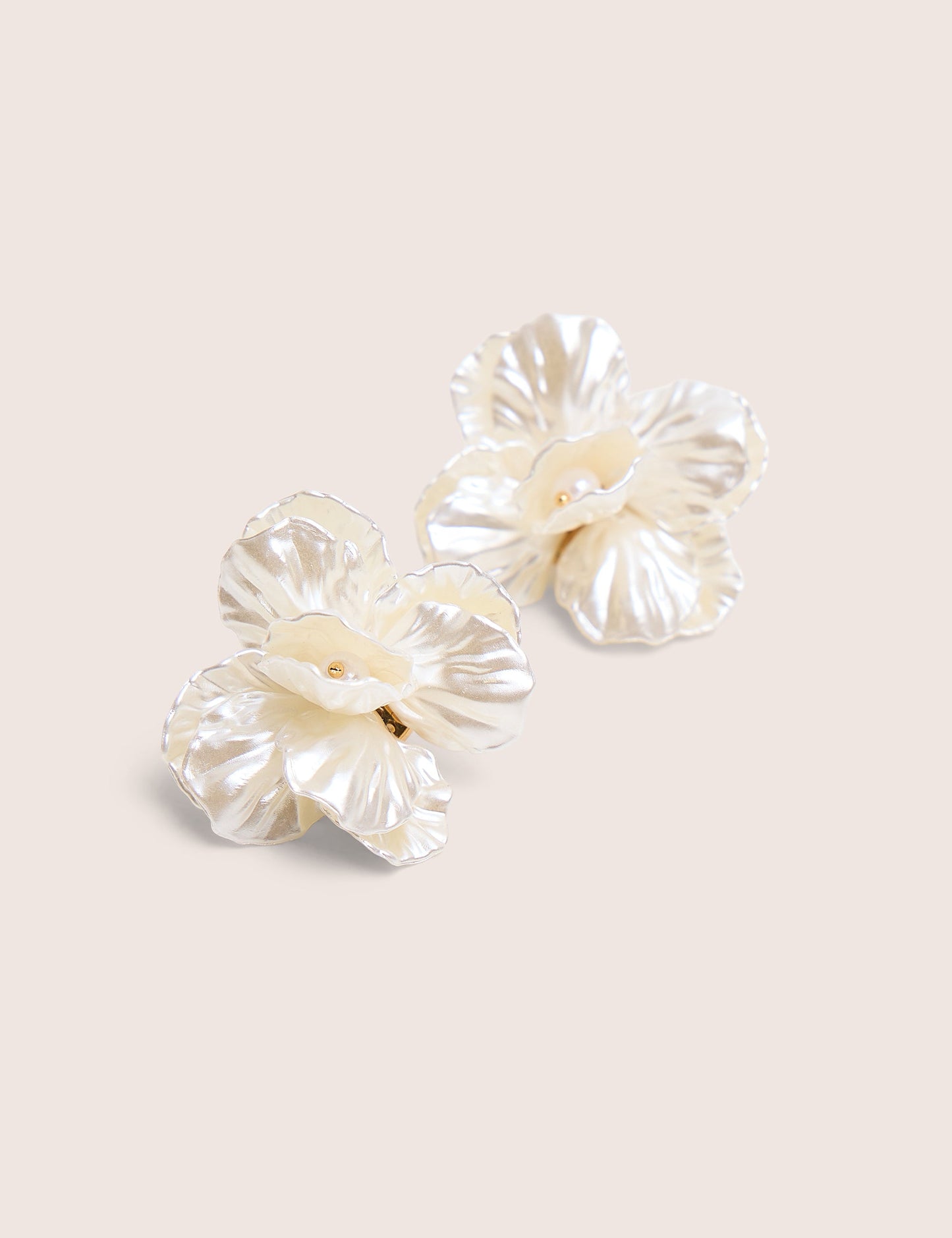 Flower Stud Earring Pearl White