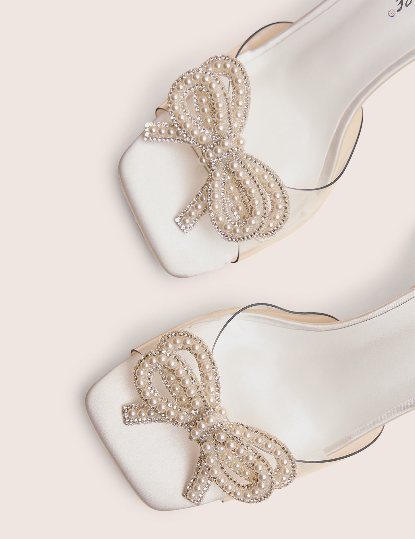Possesive White Pu Pearl Bow Court High Heels