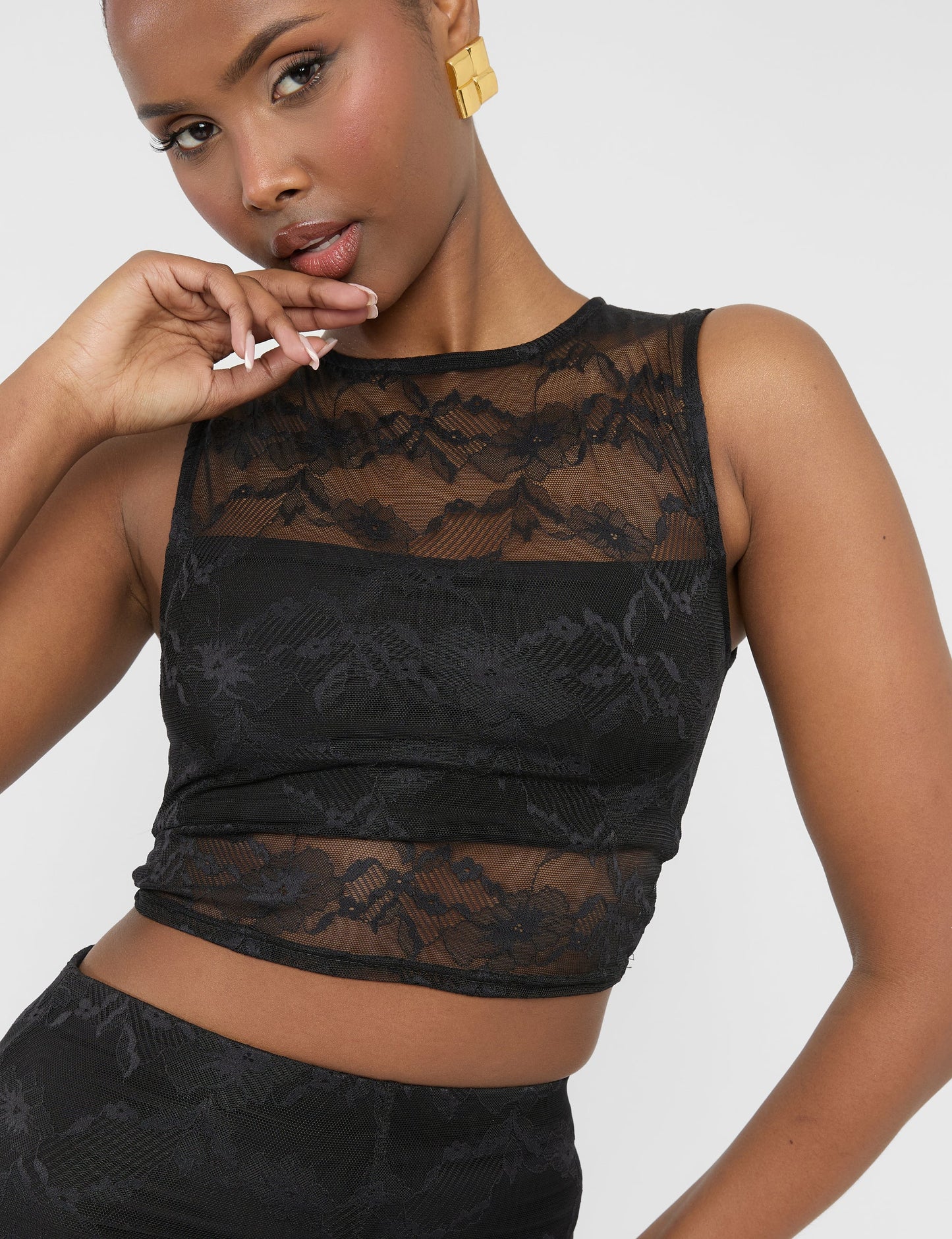 Lace Round Neck Sleeveless Crop Top Black