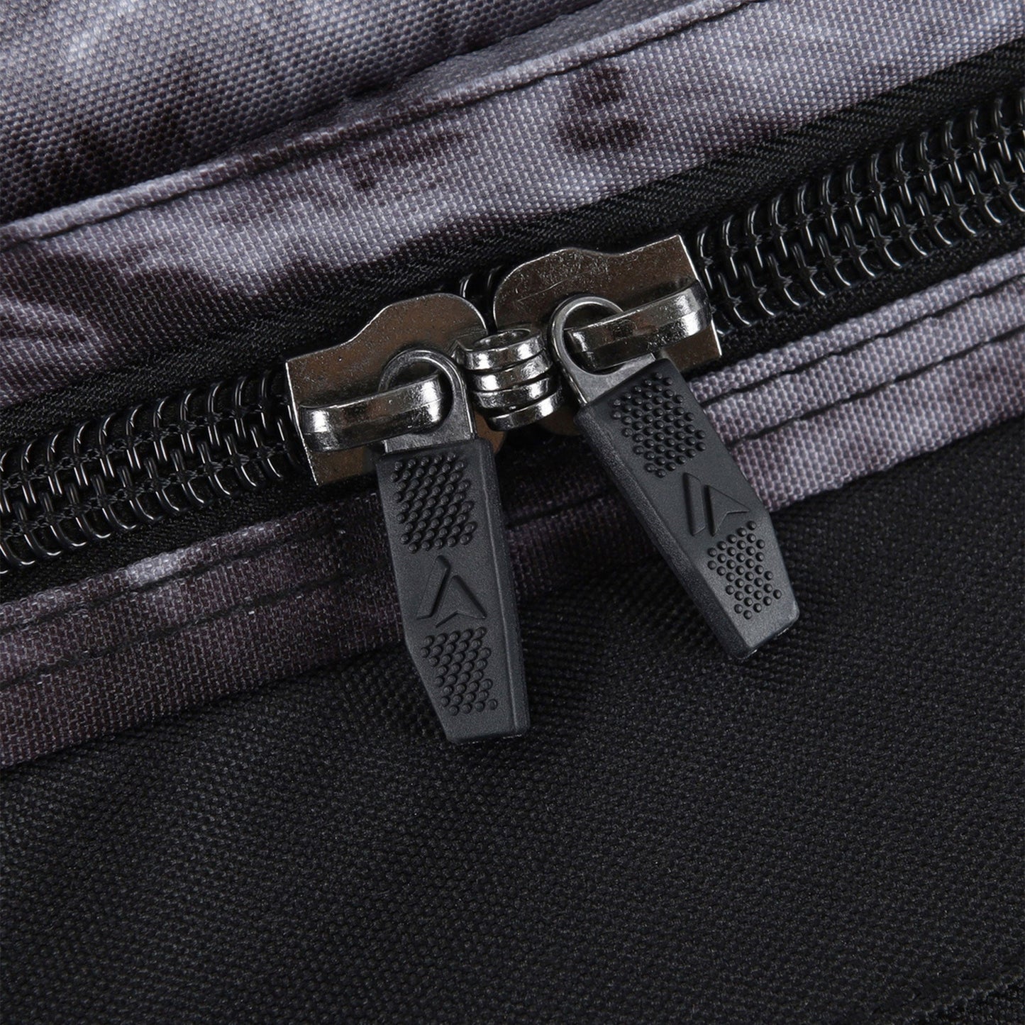 Surfanic Maxim 3.0 70L Roller Bag - Frostbite