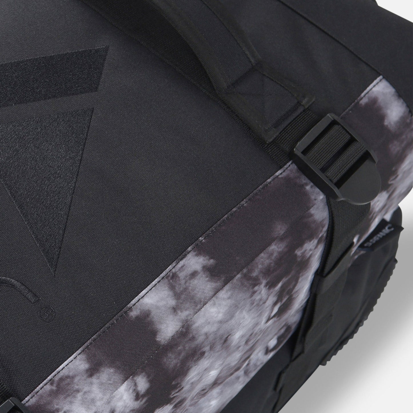 Surfanic Maxim 3.0 70L Roller Bag - Frostbite