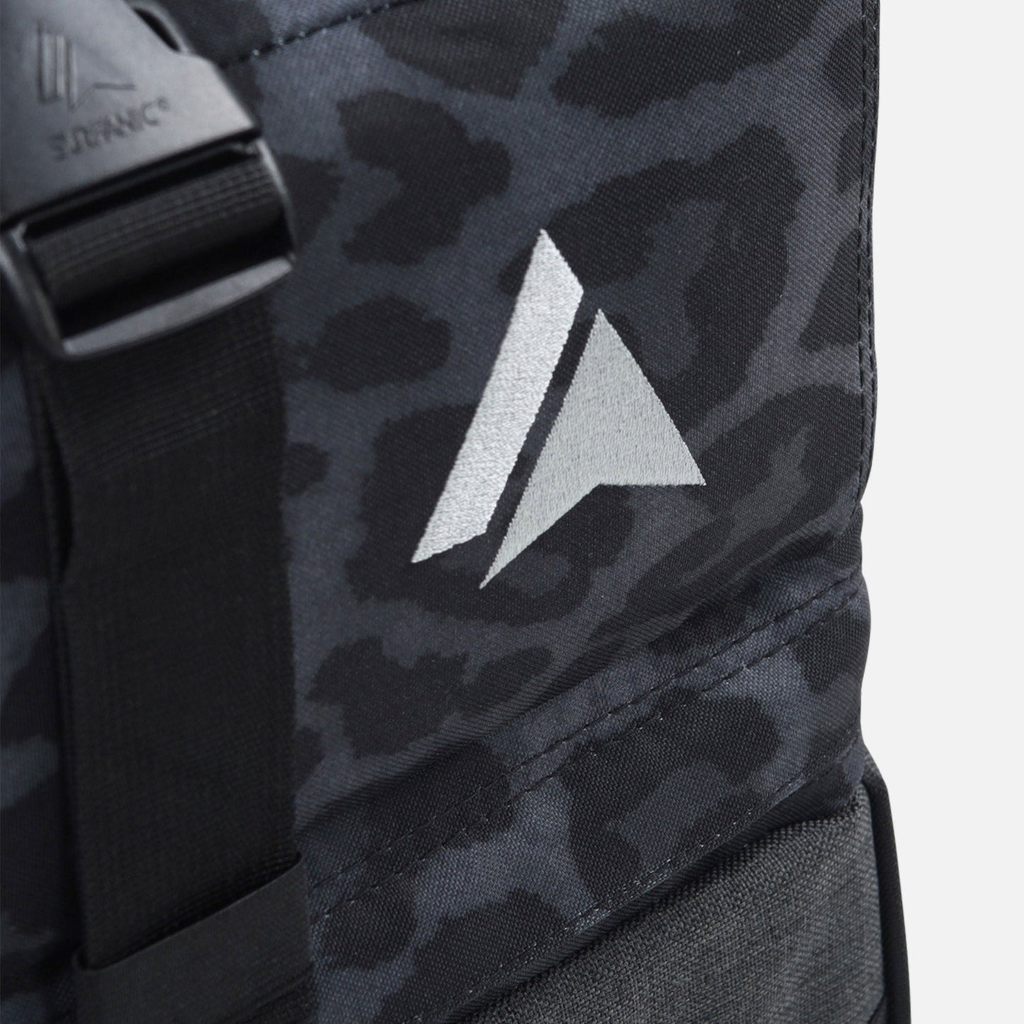 Surfanic Maxim 3.0 70L Roller Bag - Jet Black